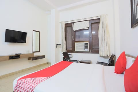 Super OYO Guest House Near Kalighat Kali Temple Hotel in Kolkata