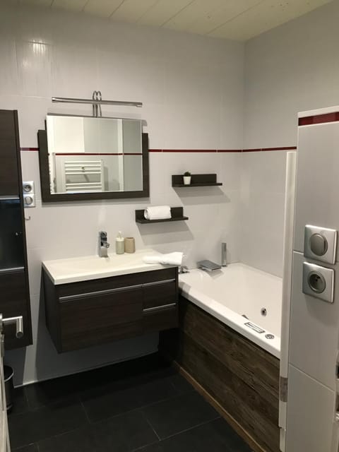 LA FORCLAZ - Centre ville & Lac, Balcon, Parking Apartment in Annecy