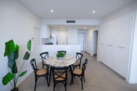 Trendy, Self Contained Inner City Apartment Copropriété in North Wagga Wagga