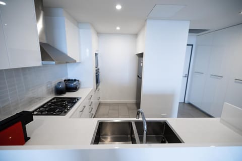 Trendy, Self Contained Inner City Apartment Condominio in North Wagga Wagga