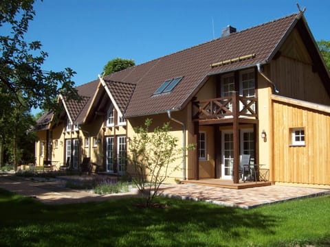 Property building, Facade/entrance, Garden