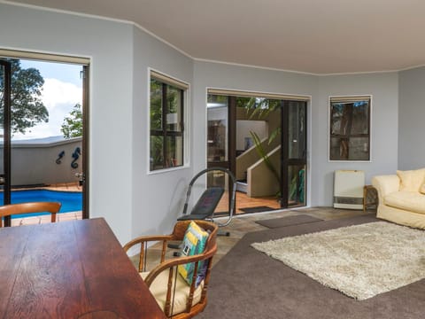 Beachside Holiday - Castor Bay Holiday Apartment Apartment in Auckland