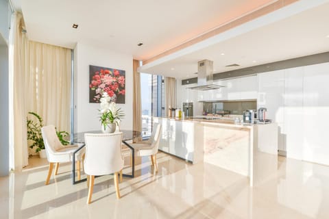 Kitchen or kitchenette, Seating area, Dining area, minibar, pet friendly, stove