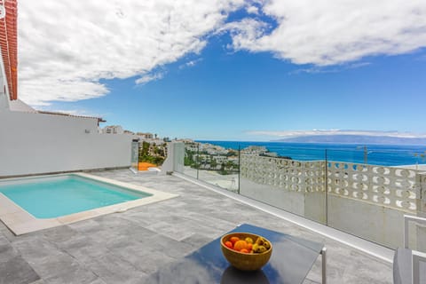 Fabuloso Bungalow con Vista Panorámica y Piscina Privada. House in Acantilados de Los Gigantes