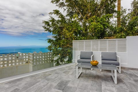 Fabuloso Bungalow con Vista Panorámica y Piscina Privada. House in Acantilados de Los Gigantes