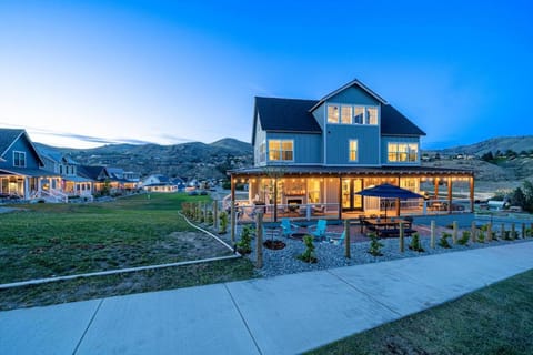 5 O’Clock Somewhere #113 House in Chelan (In Town)
