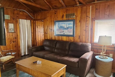 Lake Huron - 1 Bedroom, 1 Bath Lake Front Cabin (Sleeps 4) House in Oscoda Township