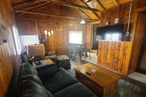 Lake Huron - Super Cute Lake Front Cabin (Sleeps 5) Casa in Oscoda Township