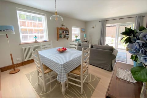 Delf Stream, close to town with lovely sunny terrace Condo in Sandwich