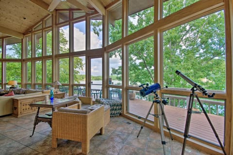 House on Lake of the Ozarks with Dock and Pool Table! Maison in Lake of the Ozarks