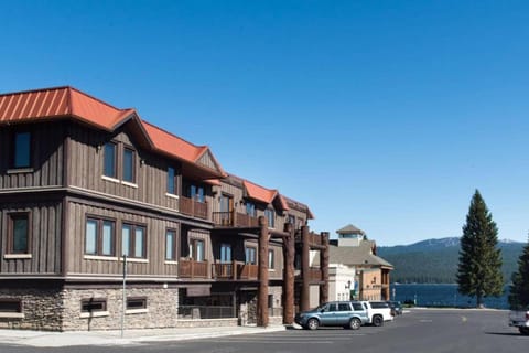 TimberCrest Downtown Lakeview Condo South by Casago McCall - Donerightmanagement House in McCall