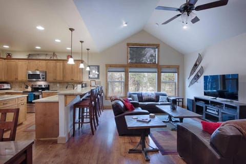 TJ'S MOUNTAIN HAUS by Casago McCall - Donerightmanagement Maison in McCall