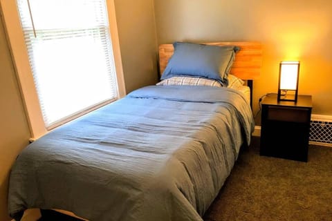 2BR Private House Available close to UE Haus in Evansville