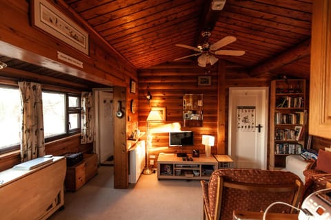 Rustic Log cabin in Snowdonia By Seren Short Stays Cabin in Trawsfynydd