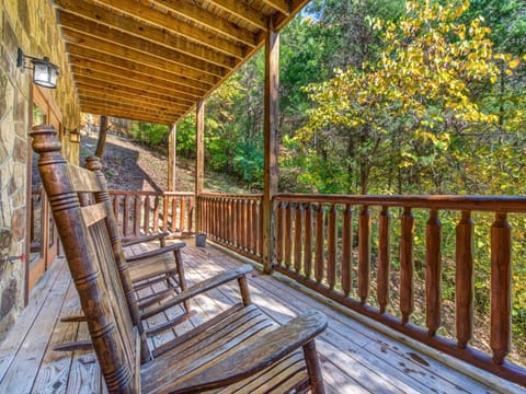 Moonlight Theater Lodge, 3 Bedrooms, Hot Tub, Pool, Sleeps 14 Casa in Pigeon Forge