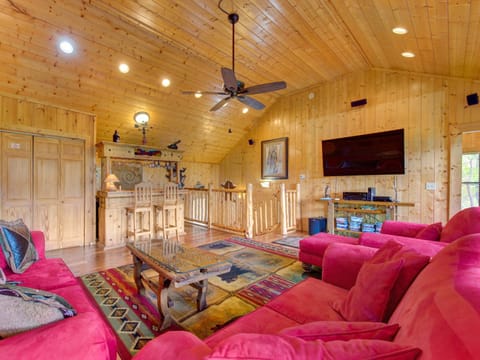 Eden's View, 3 Bedrooms, Pool Table, Hot Tub, Pool Access, Views, Sleeps 6 Haus in Pittman Center