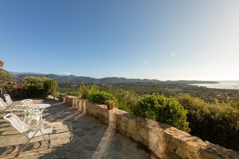 Villa 10 pers SUPERBE VUE PANORAMIQUE à 2min de la plage de Pinarello House in Zonza