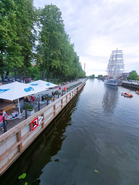 Nearby landmark, Location