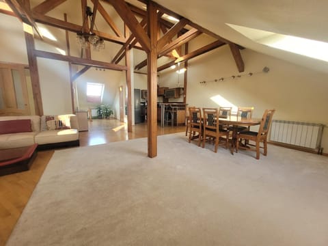 Seating area, Dining area, kitchen