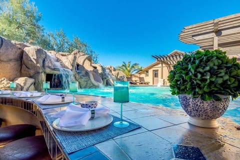 Estate Resort Style Oasis 6BDRM, 5.5 Bath Heated Pool with Misters Chalet in Paradise Valley