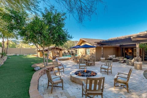 Estate Resort Style Oasis 6BDRM, 5.5 Bath Heated Pool with Misters Chalet in Paradise Valley