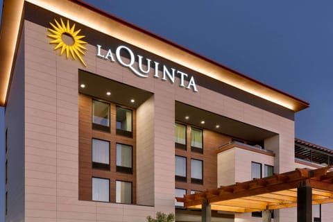 La Quinta Inn & Suites by Wyndham Santa Rosa Sonoma Hotel in Santa Rosa