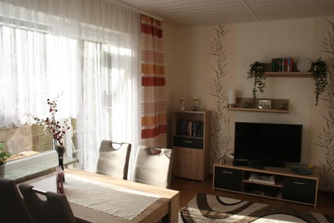 Living room, Photo of the whole room, Decorative detail