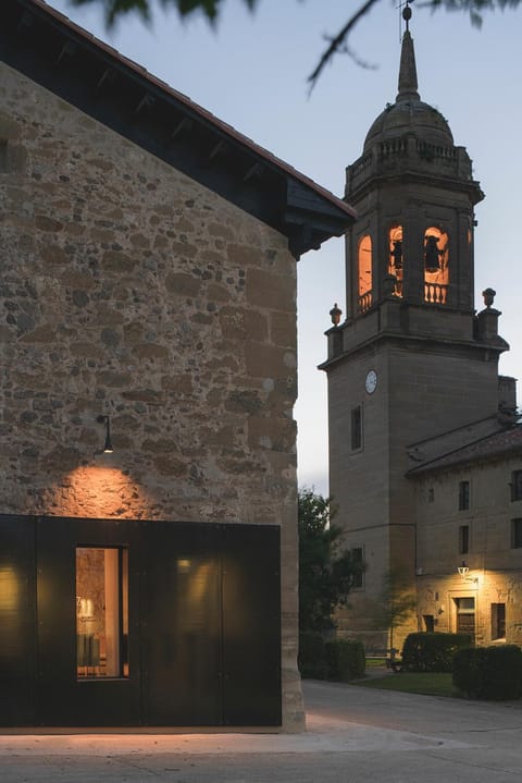 Nearby landmark, Facade/entrance, Sunset