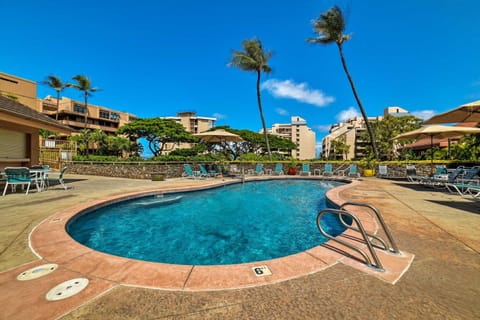 Resort Townhome with Pool and AC - Walk to Pohaku Beach House in Napili-Honokowai