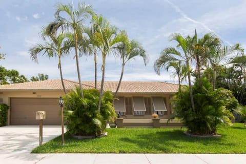 Casa Del Sol-Huge 3br! Beaches Pool and Hot Tub! Maison in Lake Worth