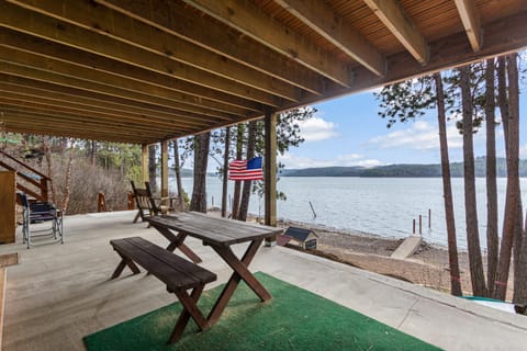 Lakefront Seclusion House in Kootenai County