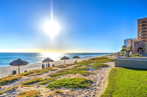 350 Sq Ft Balcony Oceanfront Puerto Peñasco Villa Villa in Rocky Point