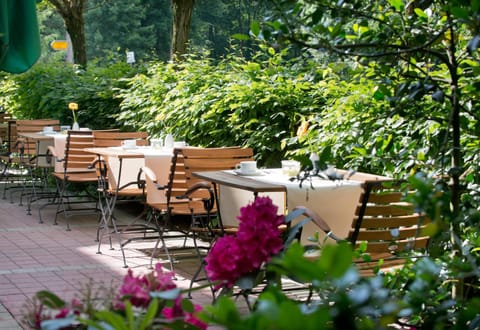 Restaurant/places to eat, Garden