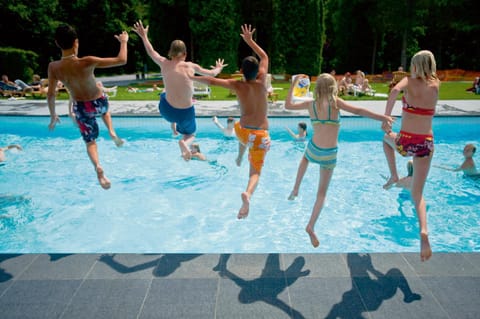 Property building, People, Pool view, Swimming pool, children, group of guests