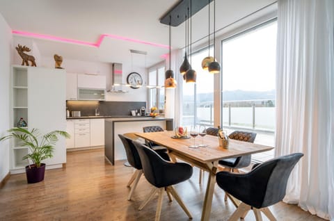 Dining area, kitchen