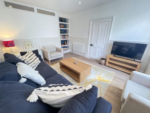 Property building, TV and multimedia, Living room