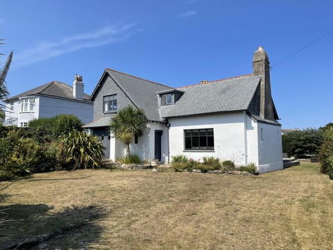 Property building, Day, Garden, Garden view