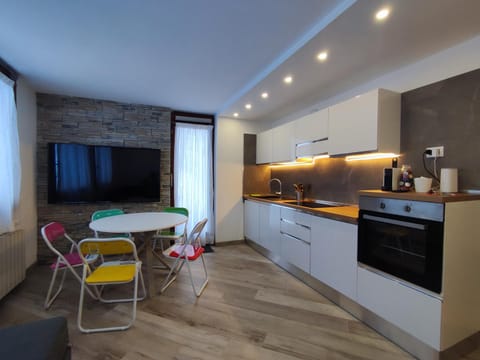 Dining area, kitchen