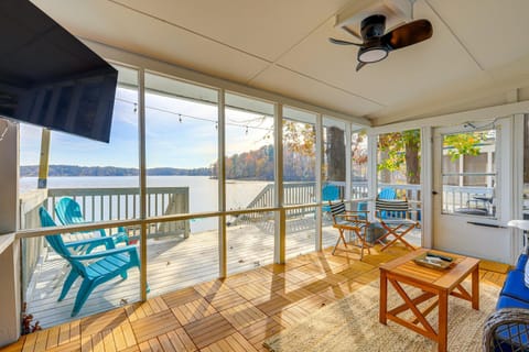 Discover Lakeside Bliss at Jackson Lake! House in Jackson Lake