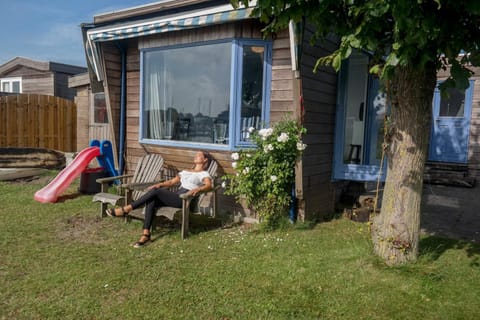 8 pers. Holiday home Carla in front of the Lauwersmeer House in Anjum