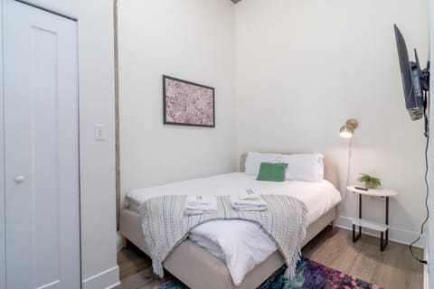 McCormick Place 3BR Luxury Penthouse Duplex with Personal Rooftop and Optional Parking for 8 guests in Chicago South Loop Apartment in South Loop