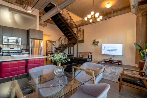 McCormick Place 3BR Luxury Penthouse Duplex with Personal Rooftop and Optional Parking for 8 guests in Chicago South Loop Apartment in South Loop