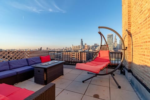 McCormick Place 3BR Luxury Penthouse Duplex with Personal Rooftop and Optional Parking for 8 guests in Chicago South Loop Apartment in South Loop
