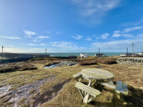 THE CREST- 4 BED SEA VIEW PROPERTY -TREARDDUR BAY House in Trearddur Bay