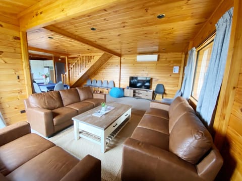 Lake view family Lodge up tp 14 people Haus in Rotorua
