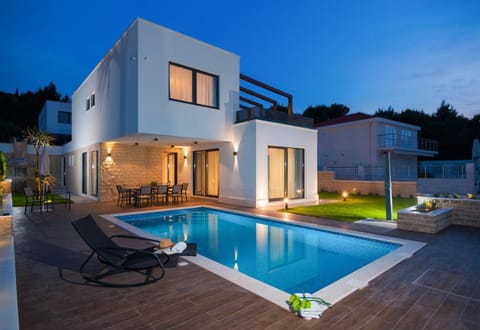 Property building, Patio, Day, Night, Garden, Balcony/Terrace, Beach, Pool view, Sea view, Swimming pool, sunbed