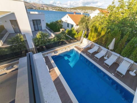 Luxury Beachfront Villa Trogir 2 with private pool, jacuzzi and gym at the beach on Ciovo - Okrug Gornji Villa in Okrug Gornji