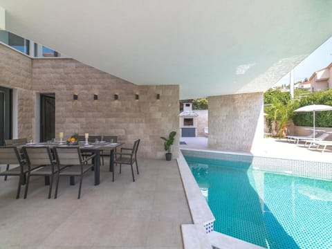 Property building, Patio, Day, BBQ facilities, View (from property/room), Balcony/Terrace, Food and drinks, Seating area, Dining area, Food, Pool view, Swimming pool, sunbed