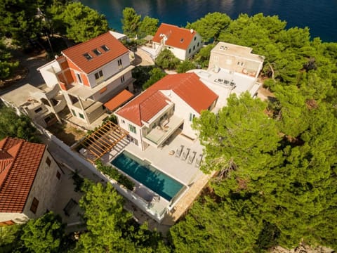 Property building, Day, Natural landscape, Bird's eye view, Summer, Beach, Lake view, Pool view, Sea view, Swimming pool