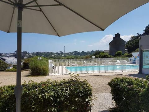 Rez de jardin 5 pers avec piscine, vue directe sur la plage à 40 m Apartment in Trévou-Tréguignec